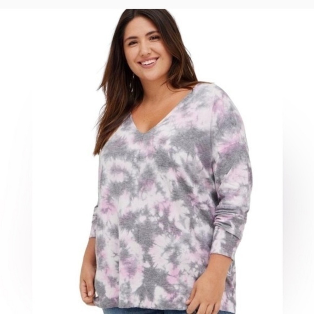 Torrid 2 lightweight tie-dye V-neck sweater. 2X gray pink
